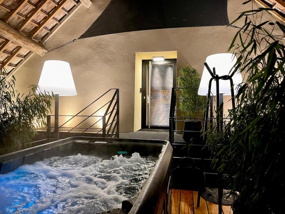 Le Studio Des Pres Verts Suite Design Avec Jacuzzi Privatif Jouey 外观 照片